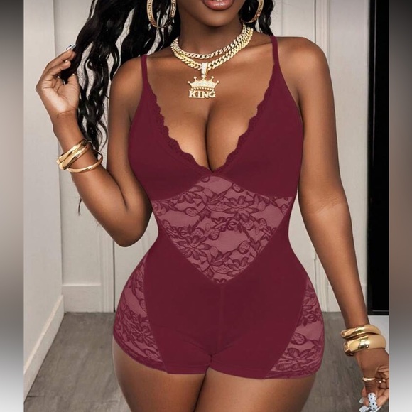 Lace romper - Picture 2 of 3